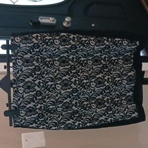 Woman's Worthington Skirt Size 18 With Inset Lace Panels in Black/White